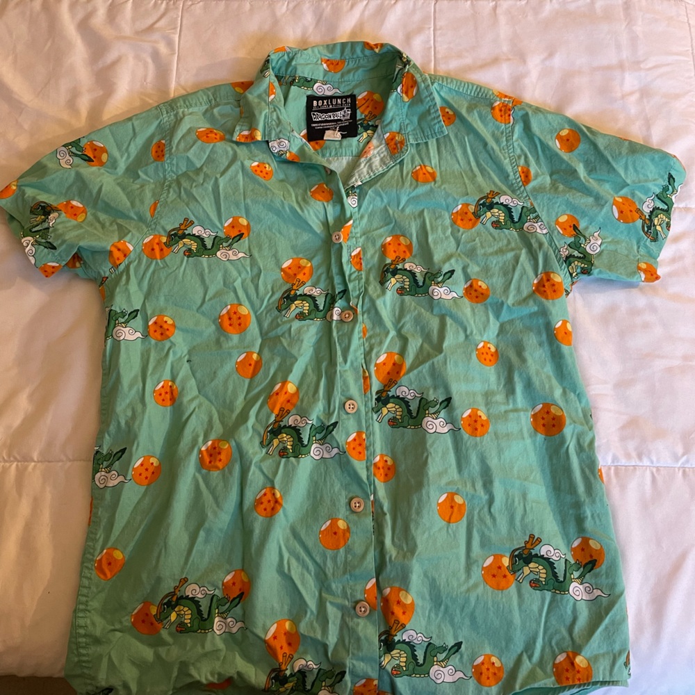 Boxlunch men’s Dragon Ball Z short sleeve button up. Size M. Never worn.